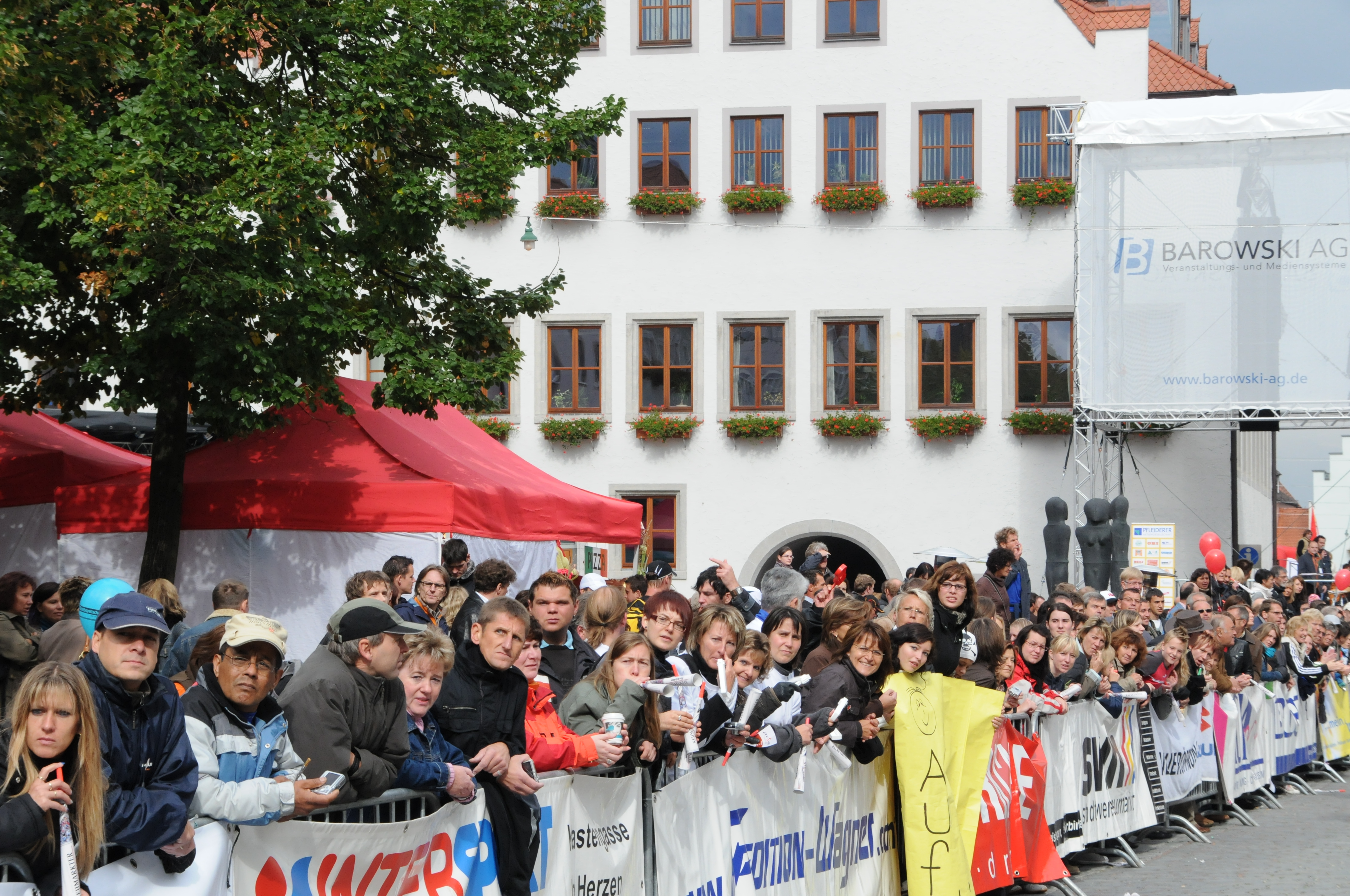 0152 Zieleinlauf Stadtlauf Neumarkt 2008